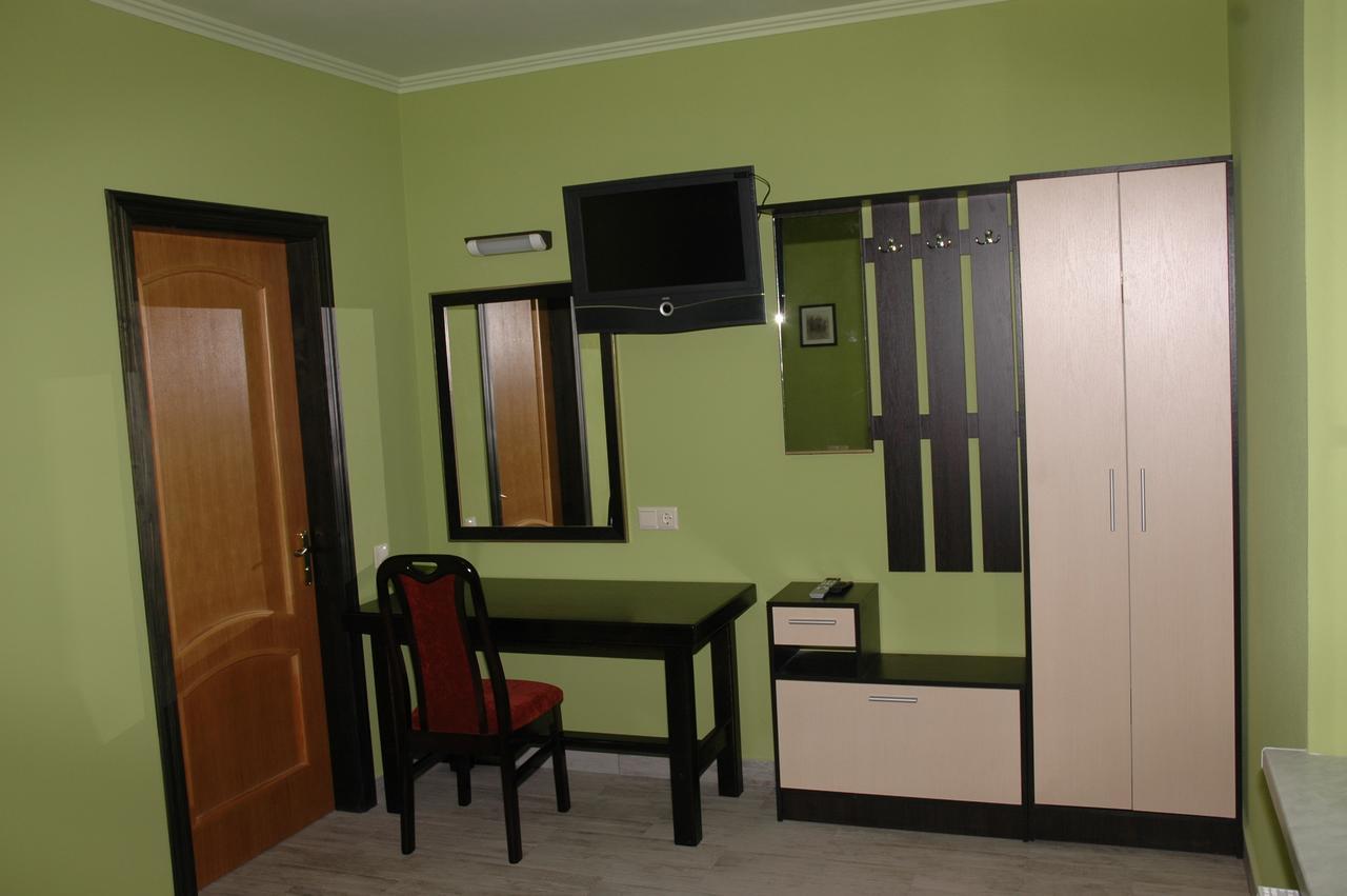 Guest House Лвив Екстериор снимка