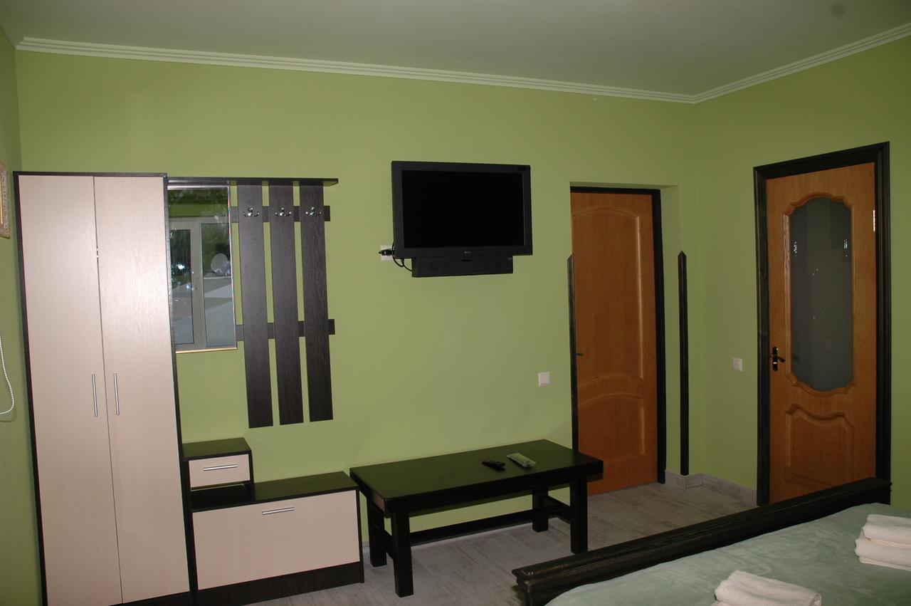 Guest House Лвив Екстериор снимка