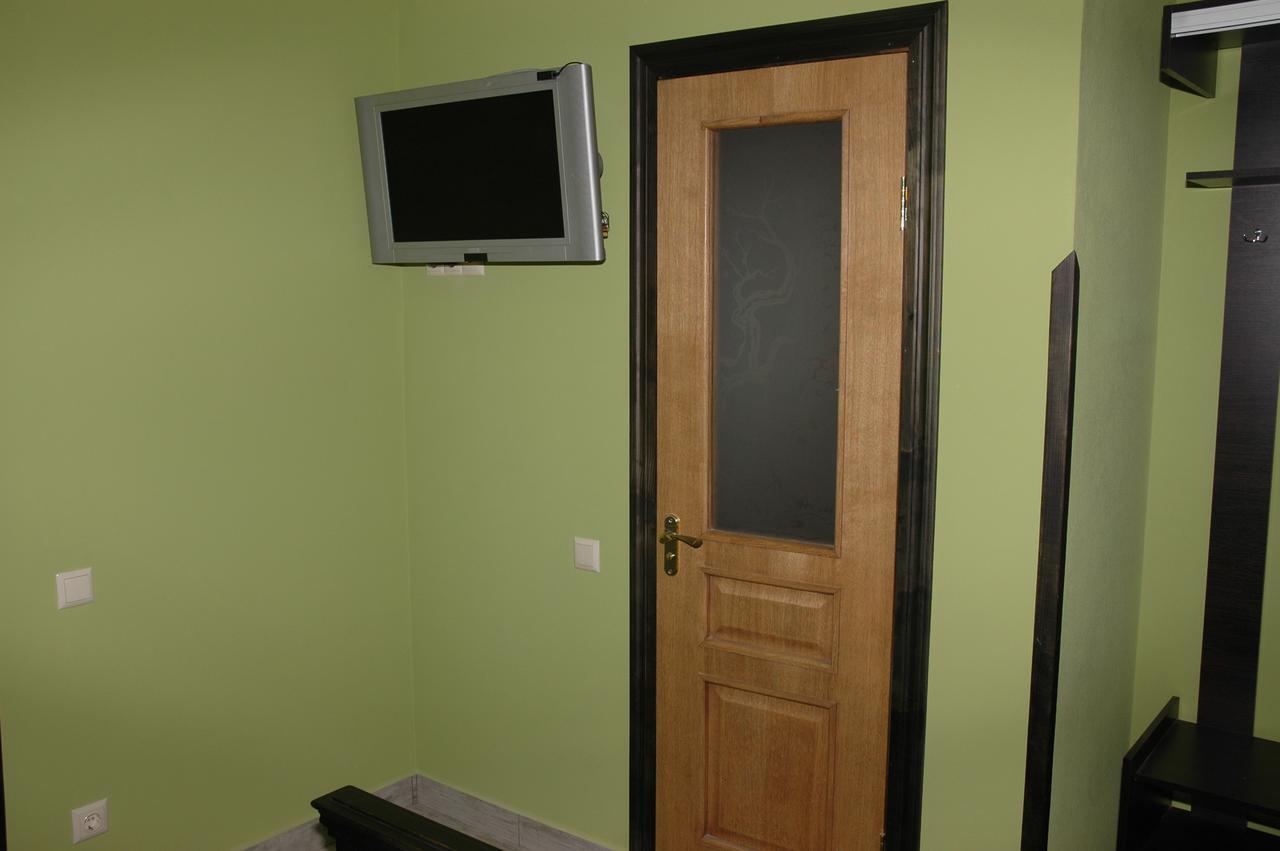 Guest House Лвив Екстериор снимка