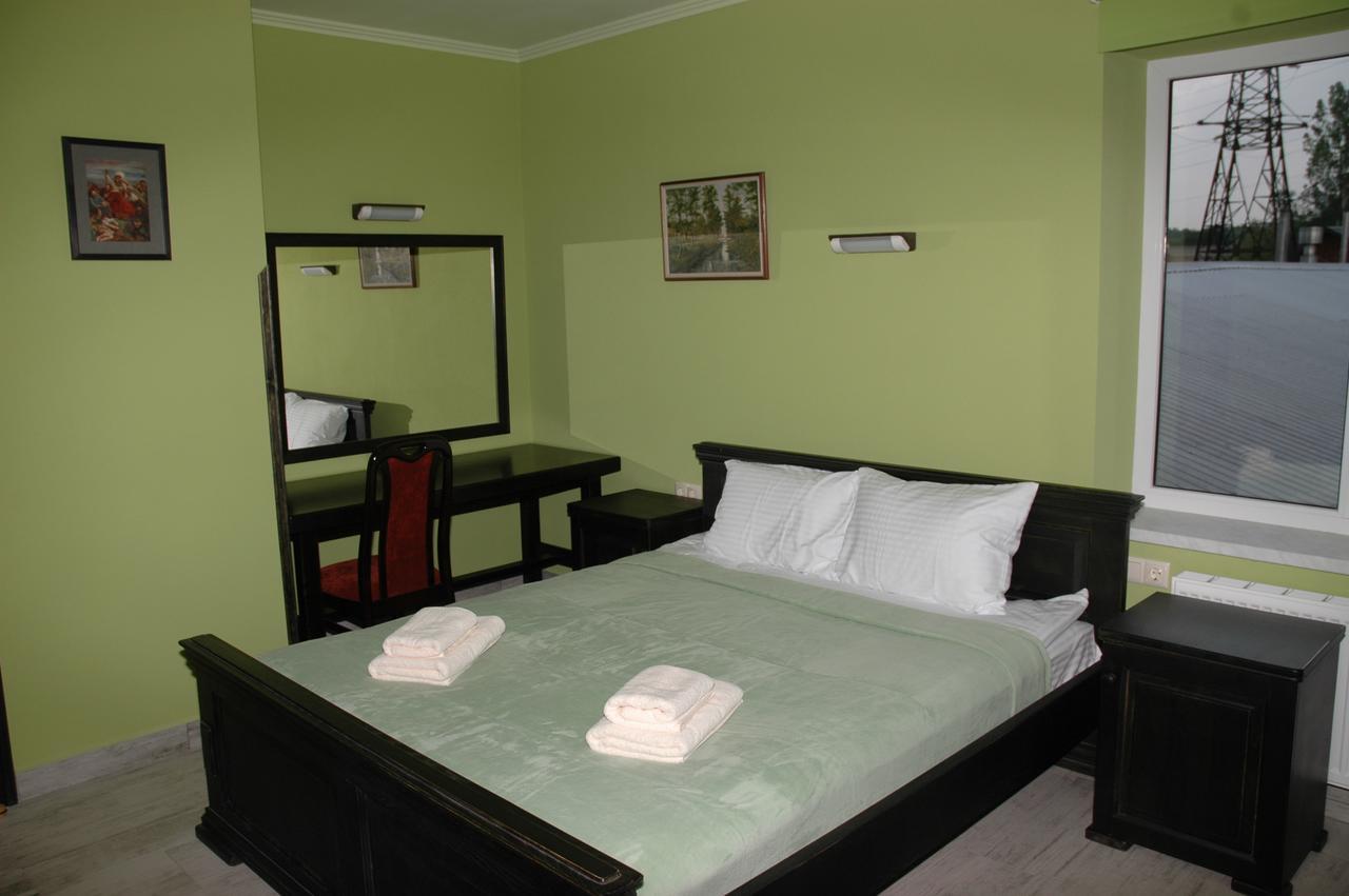 Guest House Лвив Екстериор снимка