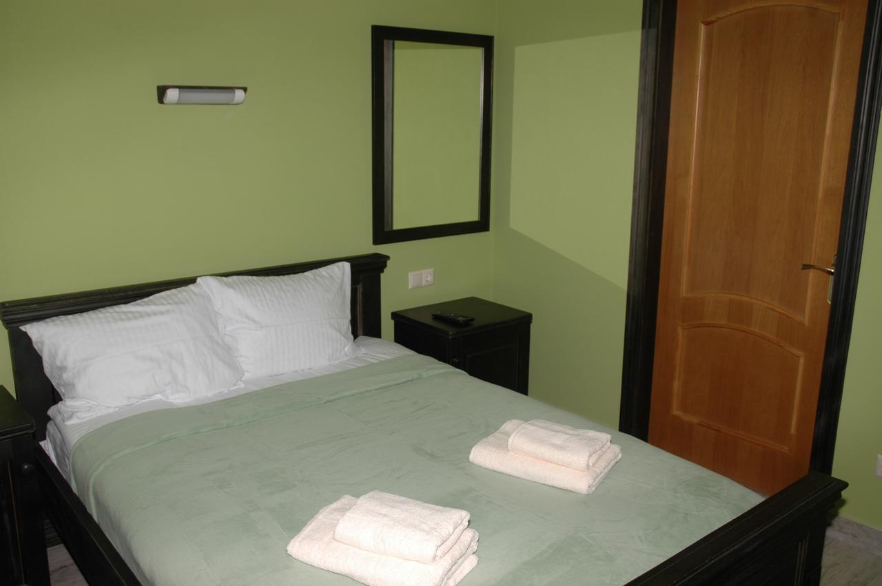 Guest House Лвив Екстериор снимка