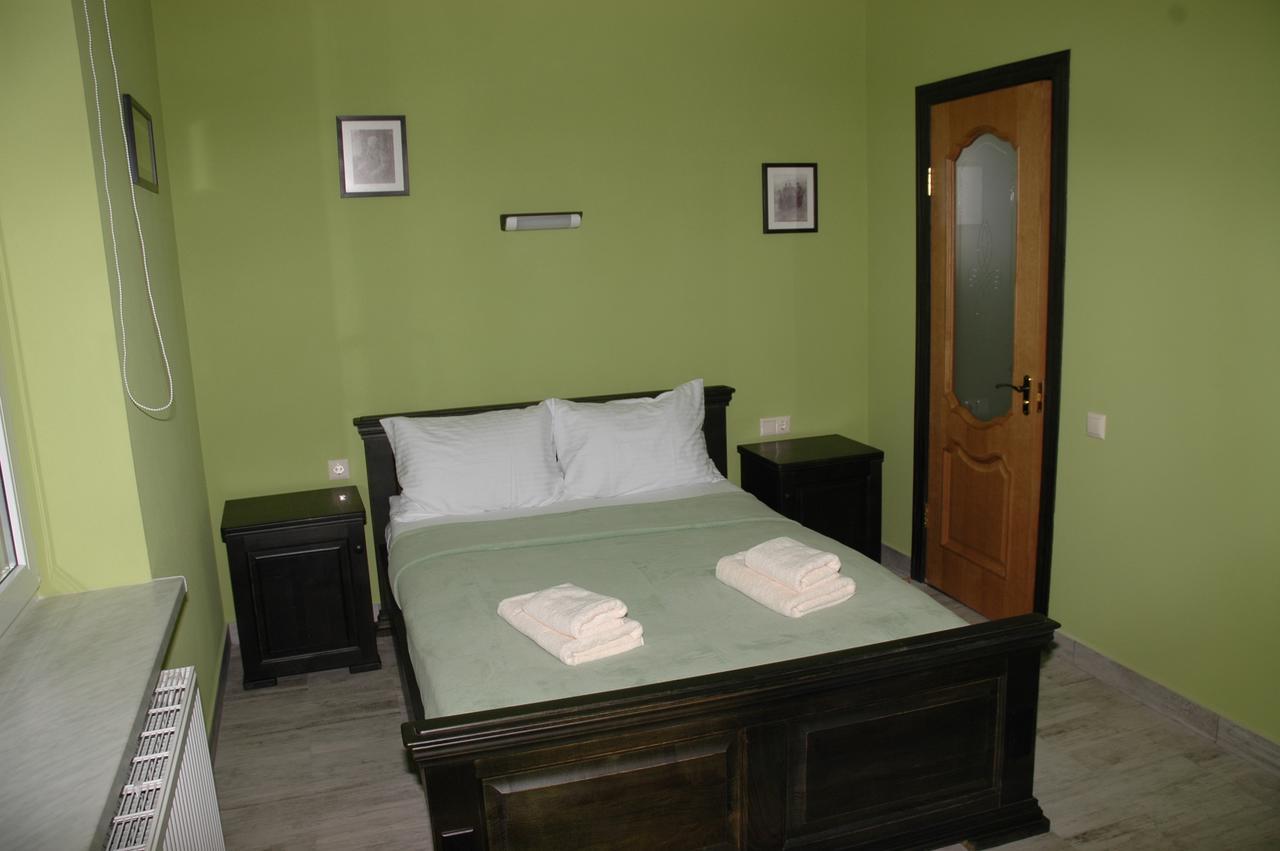 Guest House Лвив Екстериор снимка