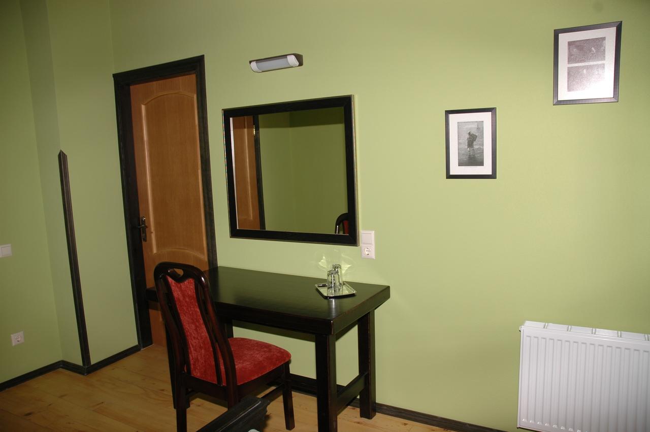 Guest House Лвив Екстериор снимка
