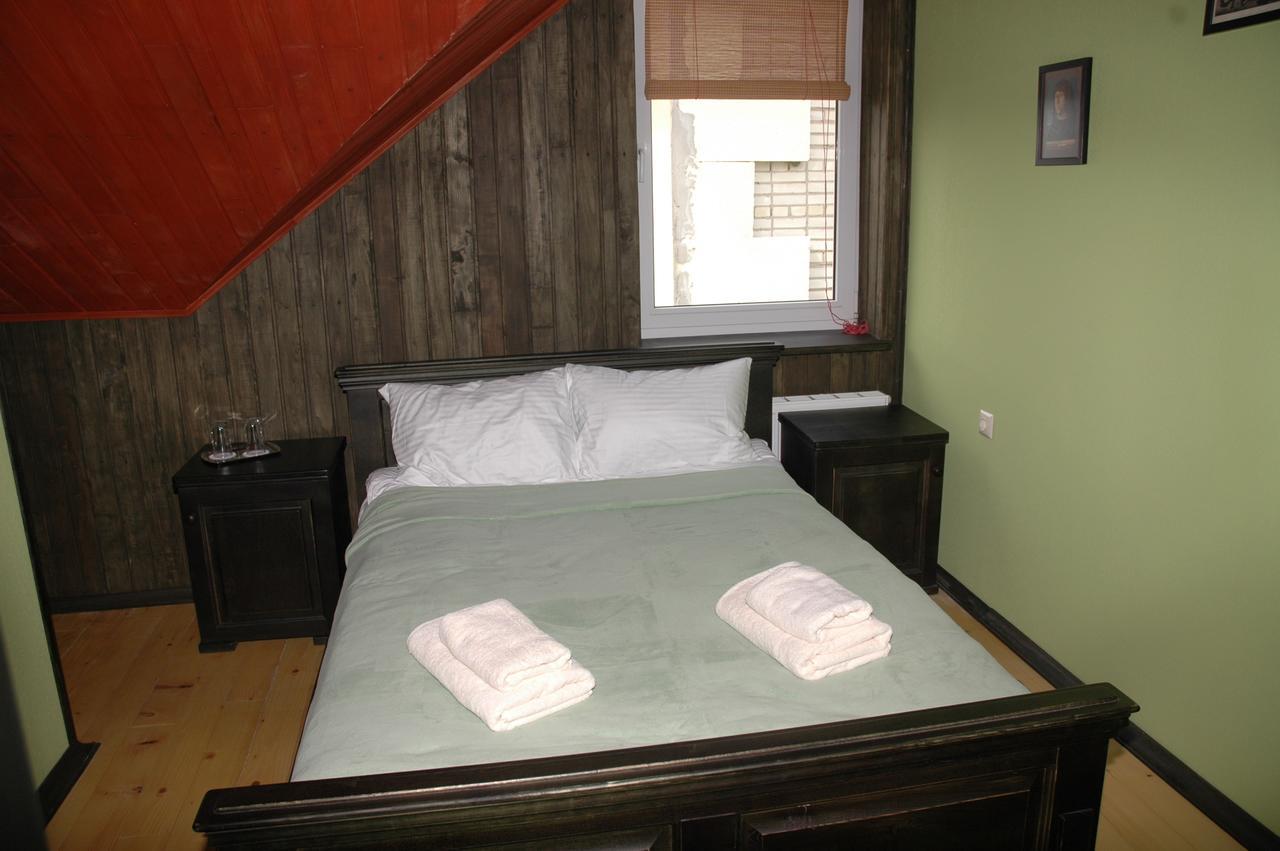 Guest House Лвив Екстериор снимка