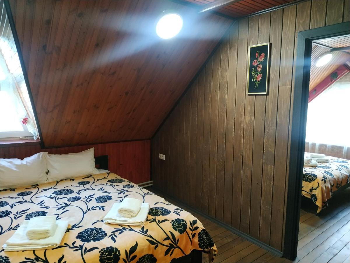Guest House Лвив Екстериор снимка